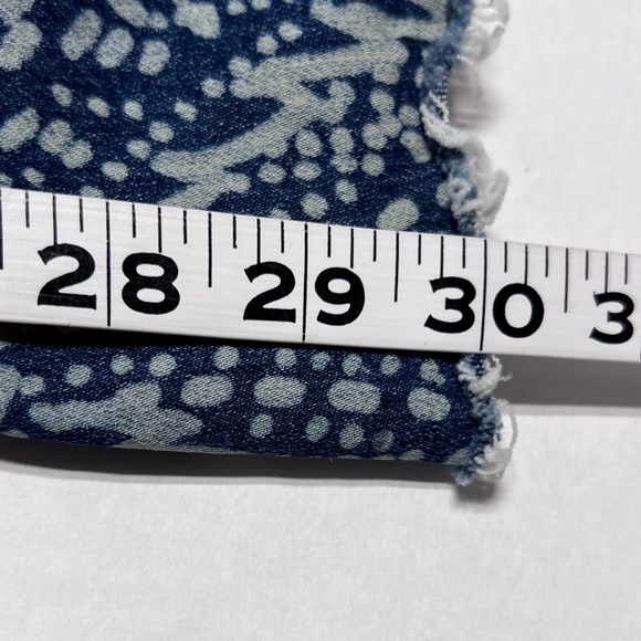 ❤️💜💙💛 FREE PEOPLE Blue Float On Flare Jeans Embroidered Paisley Jeans Size 28 - Picture 14 of 16